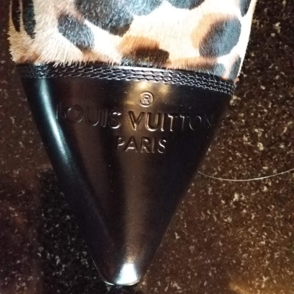 Louis Vuitton up to knee  boots heeled - Picture 3 of 3